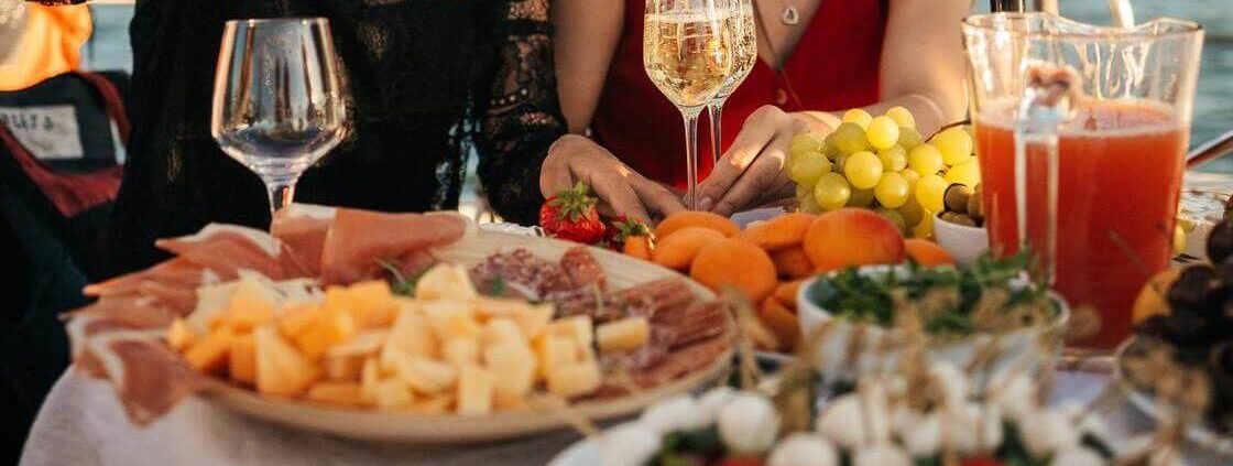 buffet en el barco de bodas