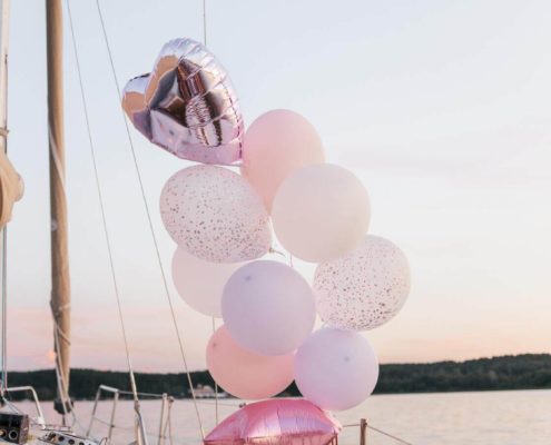 barco decorado en flores